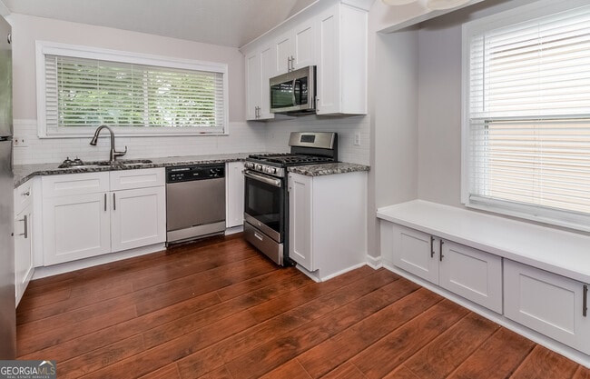 Foto del edificio - 3020 Creel Rd