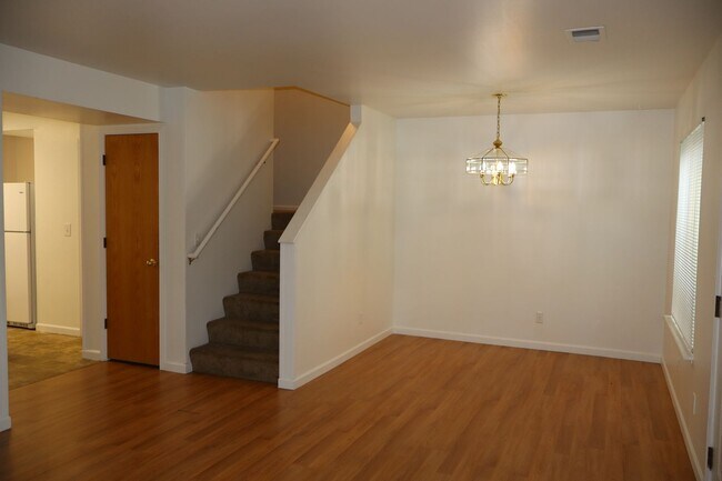 Foto del edificio - Cozy and Convenient 3 Bedroom Townhome