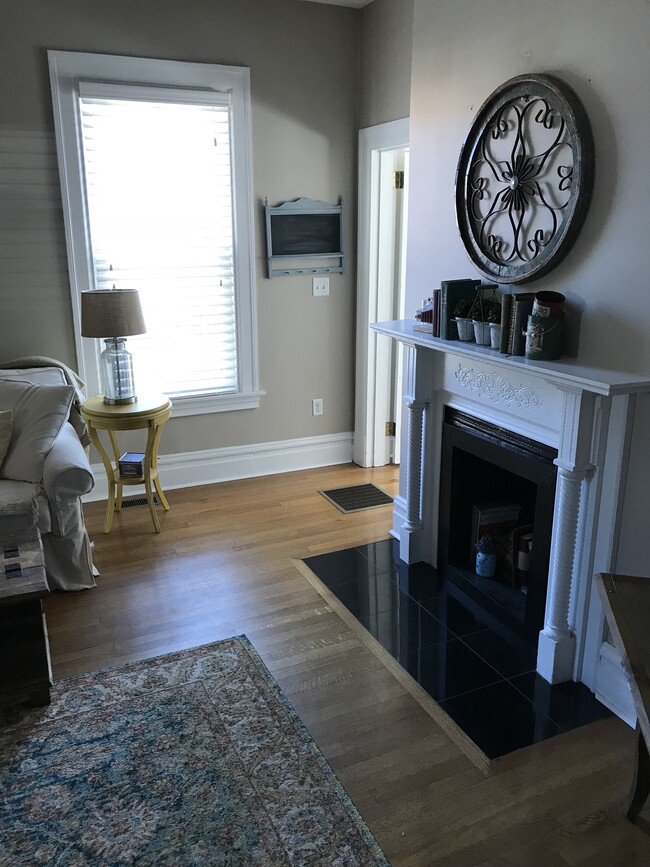 335 Thorn St Unit First Floor, Sewickley, PA 15143 Apartments in