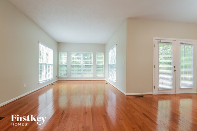 Building Photo - 130 Creekview Dr