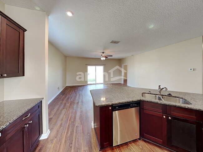 Foto del edificio - 9313 English Ivy Ct