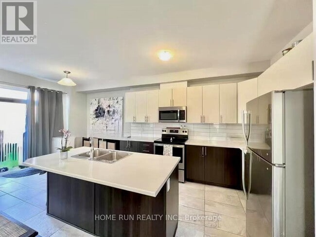 Building Photo - 135 Teelin Cir