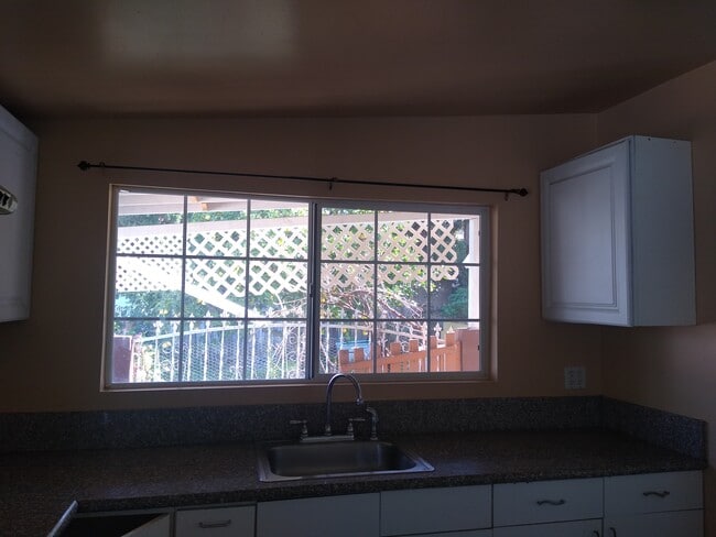 Building Photo - 200 Mooney Dr