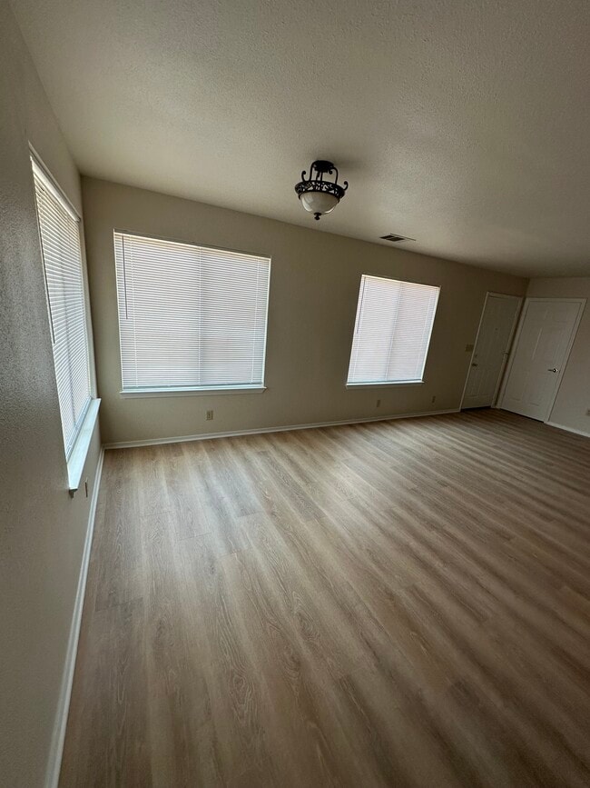 Building Photo - 3015 Carson Dr