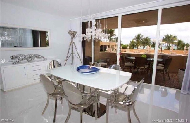 Foto del edificio - 10165 Collins Ave