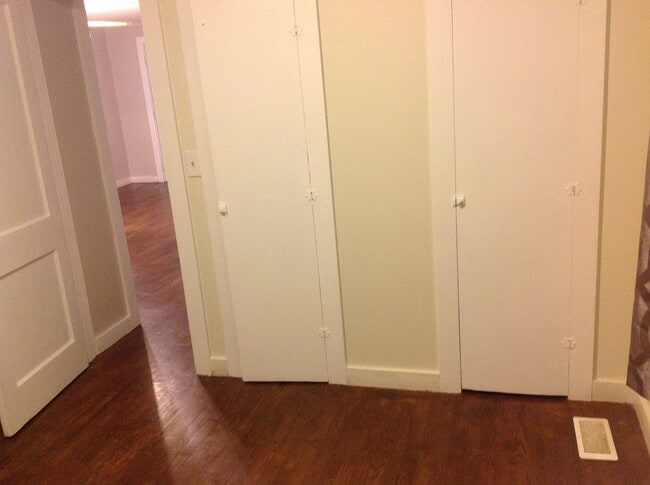 Building Photo - 205 Hester St