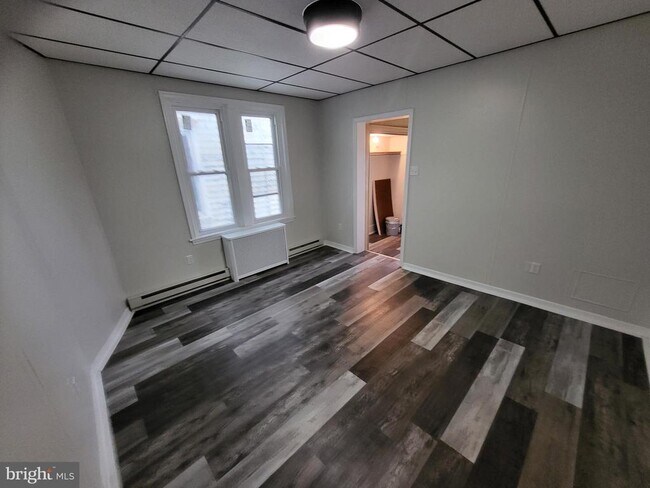 Building Photo - 117 Center Ave