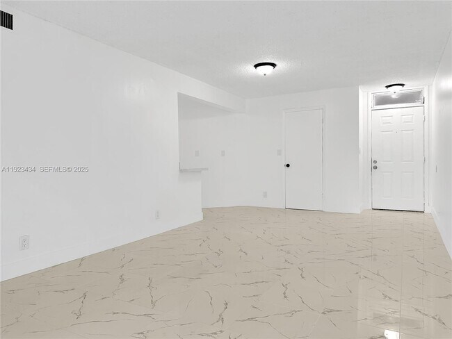 Foto del edificio - 211 Lake Pointe Dr