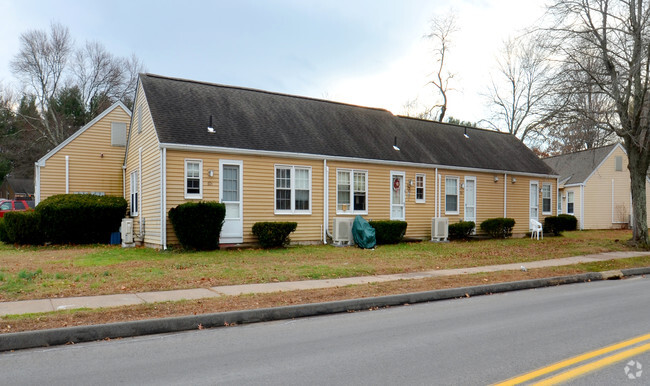 Building Photo - Center Village