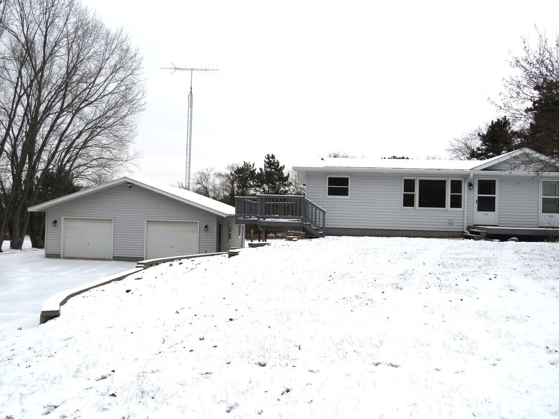 Primary Photo - $1,550| 3bd 1.5Ba| 7351 20th Ave| Availabl...