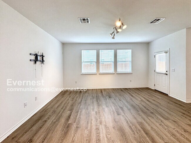 Foto del edificio - 2907 Bronx Dr