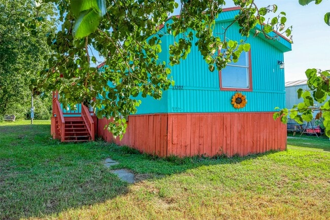 Building Photo - 13202 Hilltop Ct