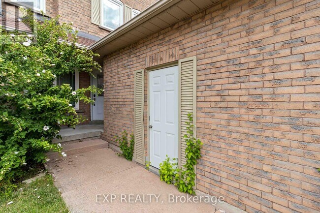 Building Photo - 27 Cheviot Crescent