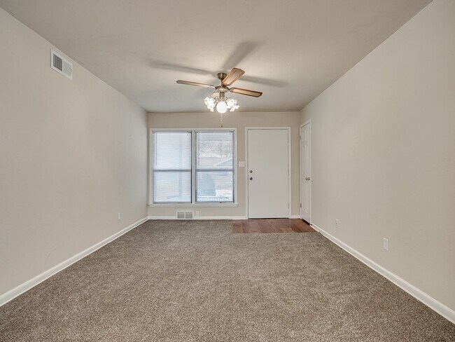 Foto del edificio - Beautiful Home Near Lake Hefner & Penn Squ...