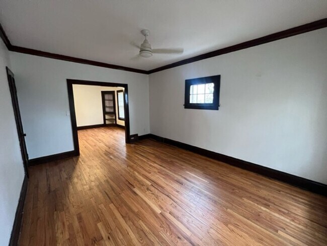 Foto del edificio - 8602 Bancroft Avenue