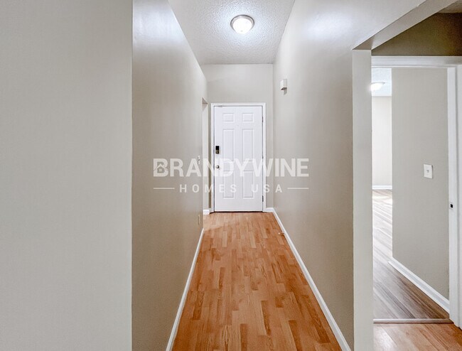 Foto del edificio - 7901 Winterwood Cir N