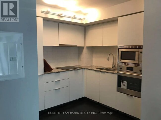 Building Photo - 955 Bay St.