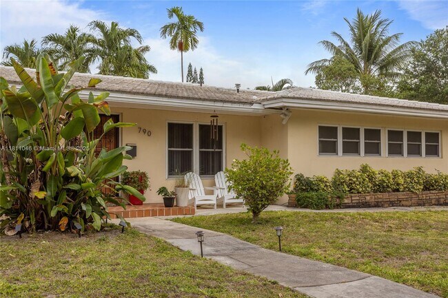 Foto del edificio - 790 NE 119th St