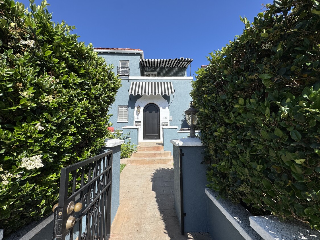 Primary Photo - 848 S Curson Ave