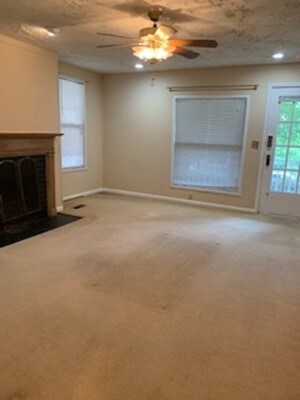 Building Photo - 217 Crescent Ct