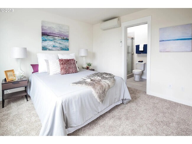 Building Photo - 8816 N Edison St