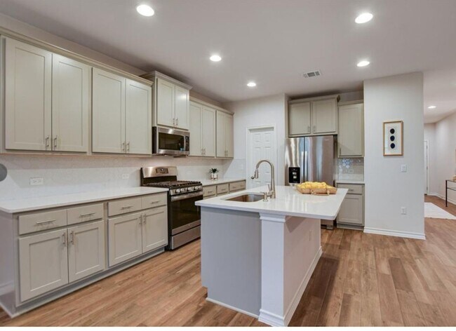 Foto del edificio - 3305 Beryl Woods Ln