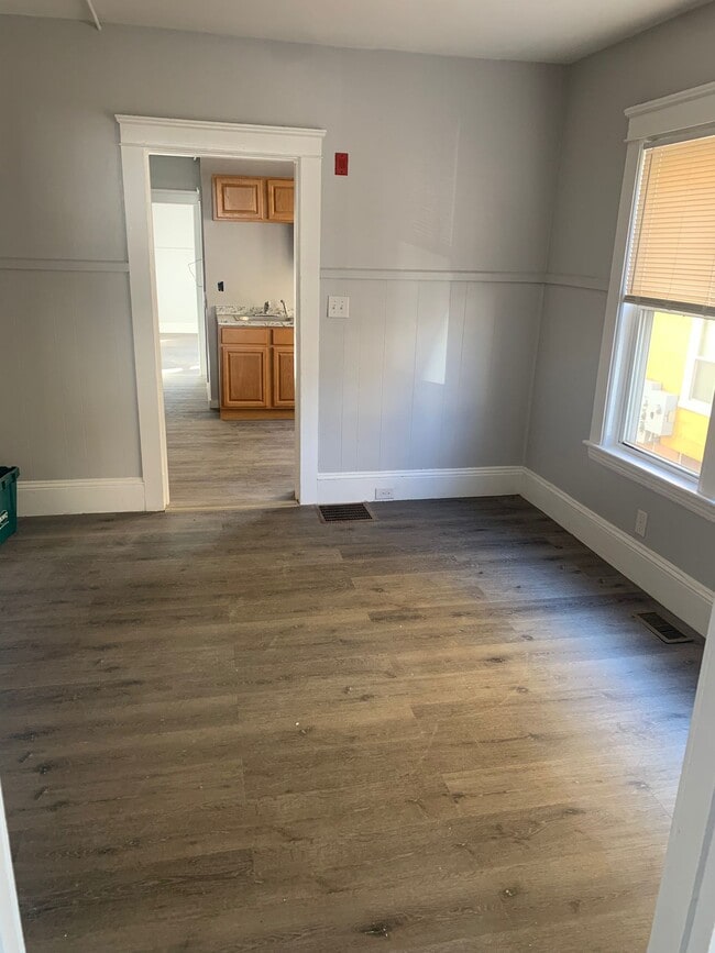 Building Photo - 16 Catharine St