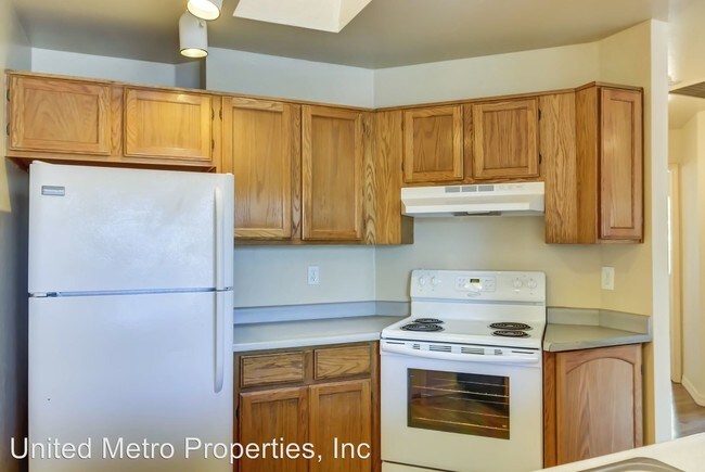 Building Photo - 8400 E Lakeshore Dr