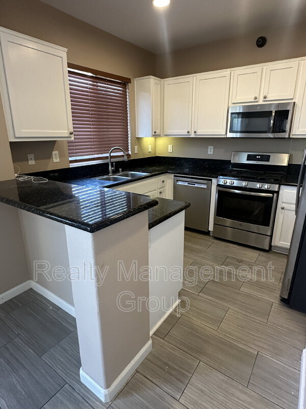 Foto del edificio - 2303 Wisteria Way