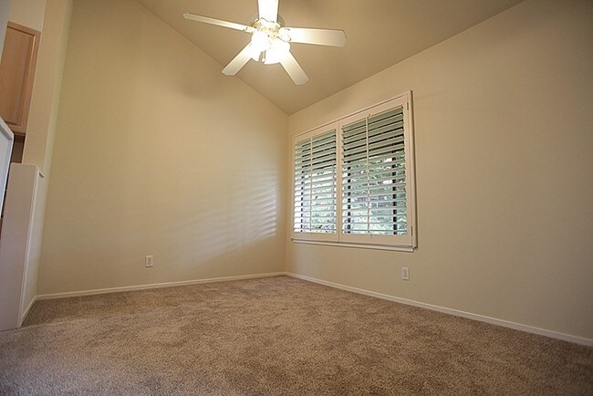 Foto del edificio - 3382 Brittan Ave