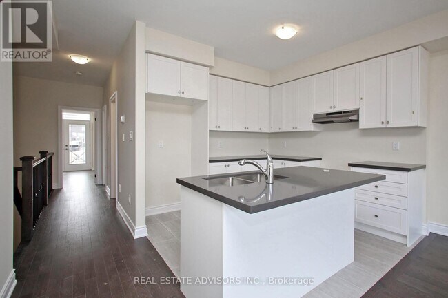 Building Photo - 12 ELGIN Ct
