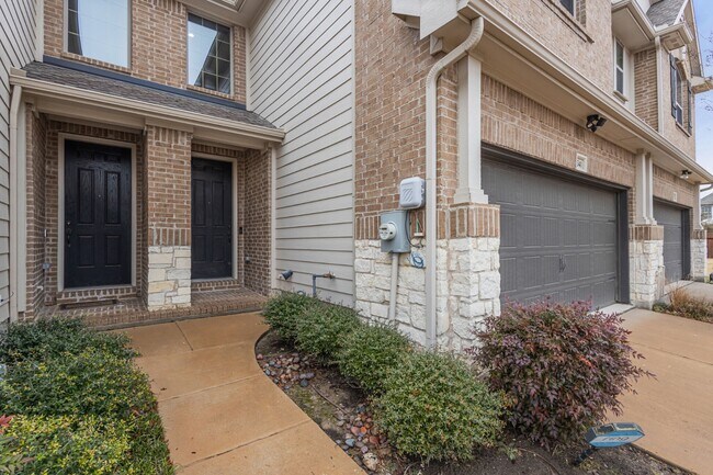Foto del edificio - Beautiful Plano Townhome for Lease