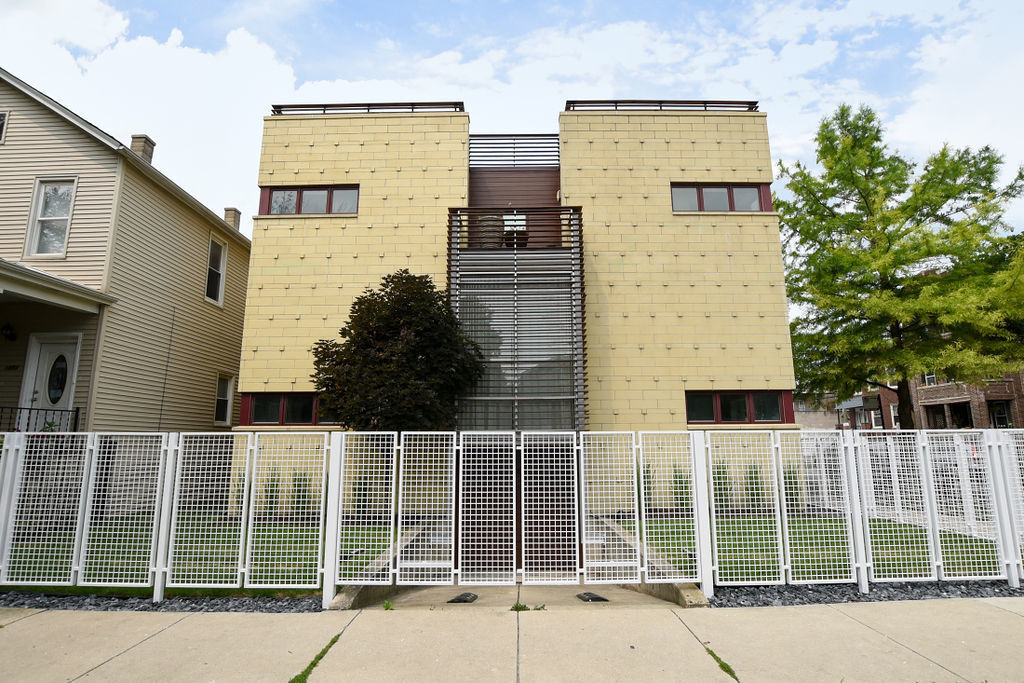 Primary Photo - 1856 N Fairfield Ave