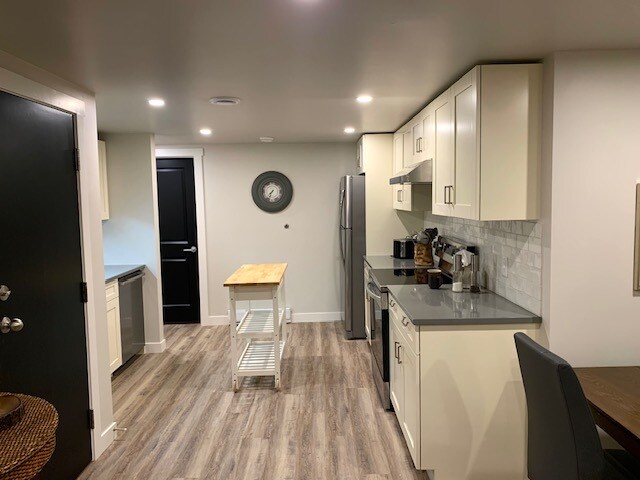 Kitchen with quartz countertops - 185 Parkville Dr