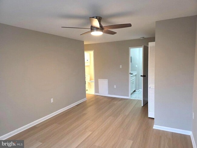 Building Photo - 10201 Grosvenor Pl
