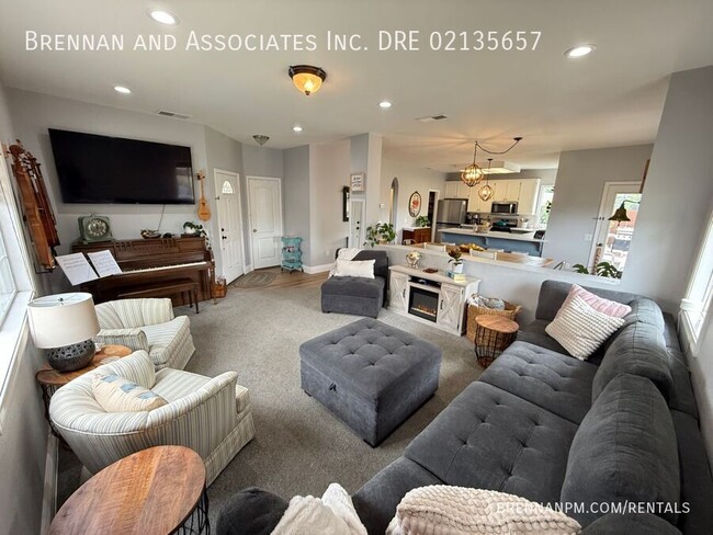 Foto del edificio - 1415 Granite Hills Dr