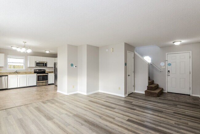 Foto del edificio - 6812 Everbloom Ln