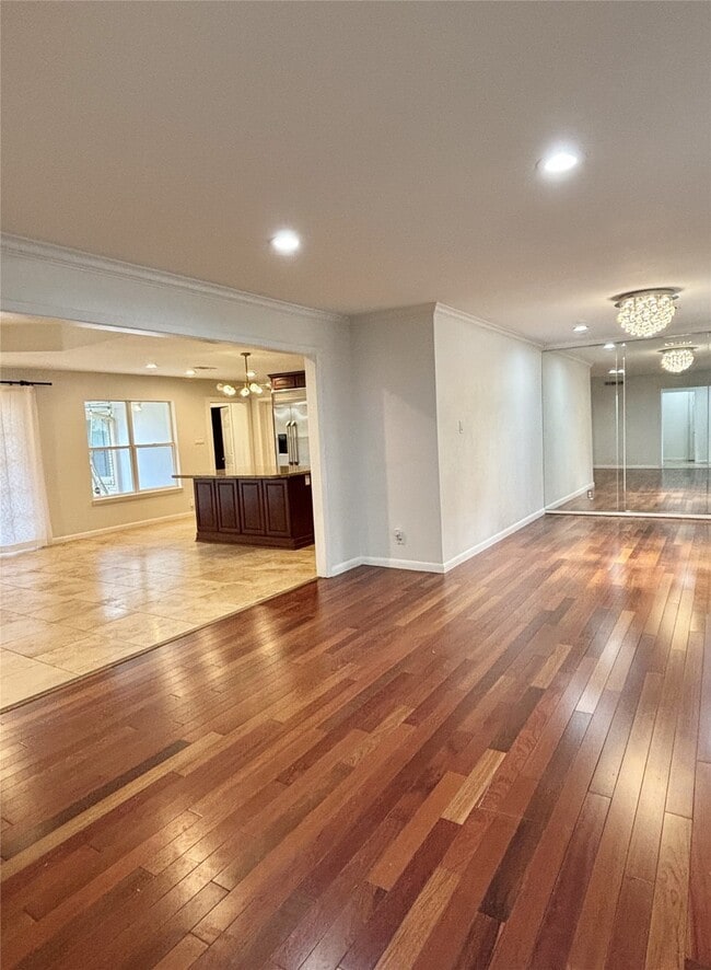 Foto del edificio - 729 Camelot Ln