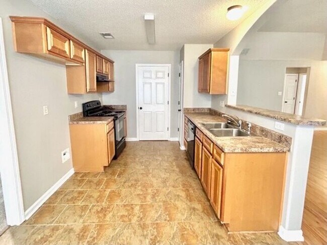 Foto del edificio - Spacious 3 Bedroom Home In Cordova