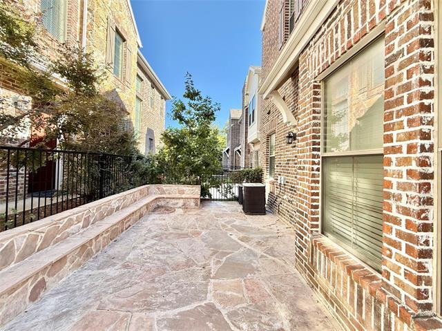 Building Photo - 2008 Grove Park Ln