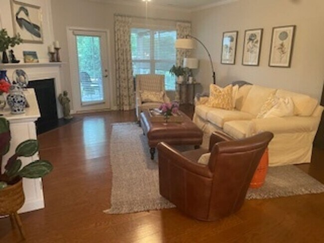 Building Photo - 3 Bdrm 3 bath Inviting home, clubhouse, sw...