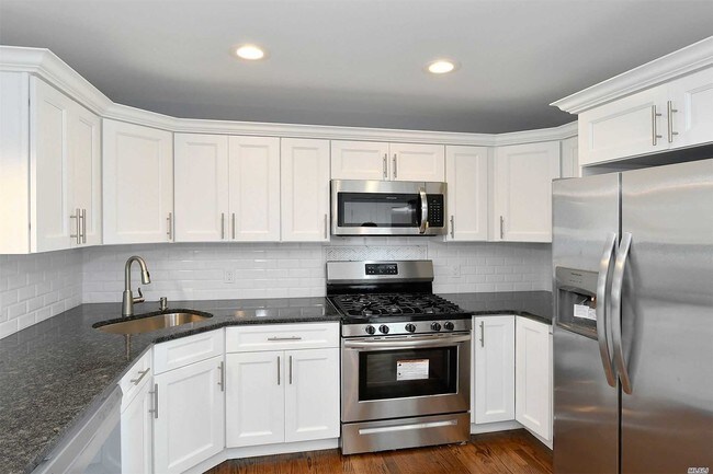 Foto del edificio - 2192 Seamans Neck Rd