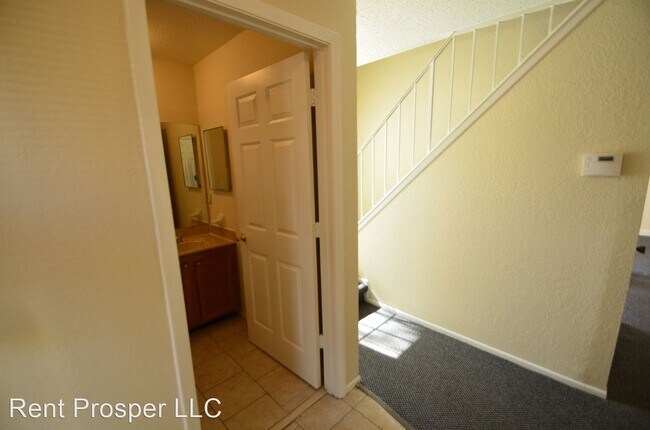 Building Photo - 2 br, 2.5 bath House - 4003 Dijon Dr #K
