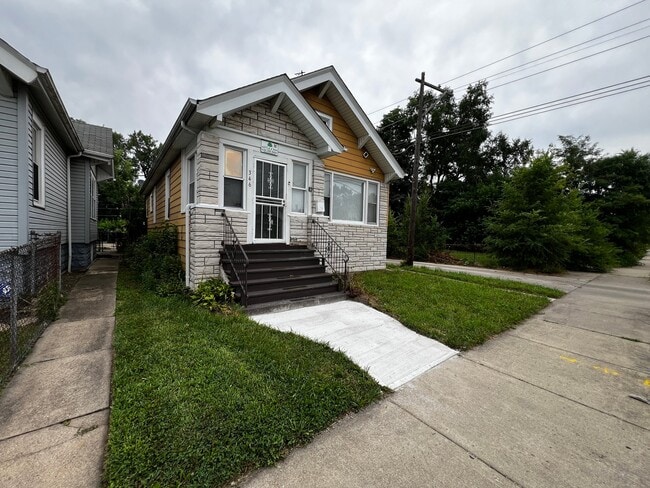 Photo - 346 W 113th St (Chicago, IL) House