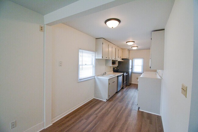 Building Photo - Bright & updated 2br Uptown home w/garage!