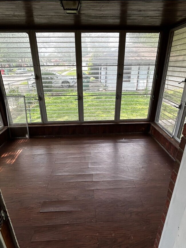 Foto del edificio - 16405 EGO, EASTPOINTE - AVAILABLE FOR LEASE