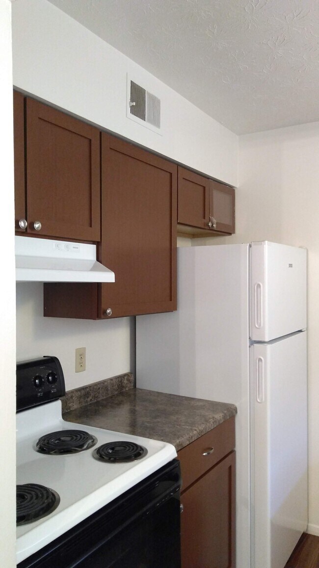 Kitchen - 8045 Pippin Rd