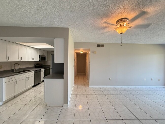 Foto del edificio - Great apartment for rent!