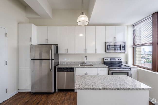 1BR, 1BA - 567SF - Kitchen - The Beacon Jersey City