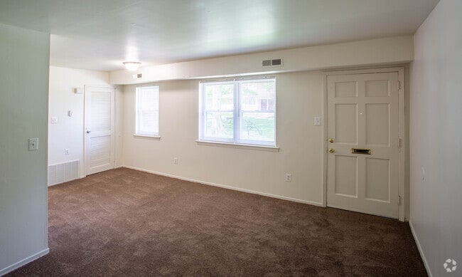 Living Room - Foxwood Manor Apartments